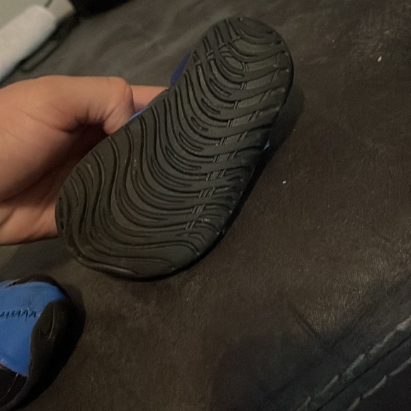 Nike sz 4 - Picture 5 of 7